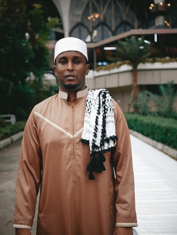 Qamis luxe : élévé à la mode avec engagement social